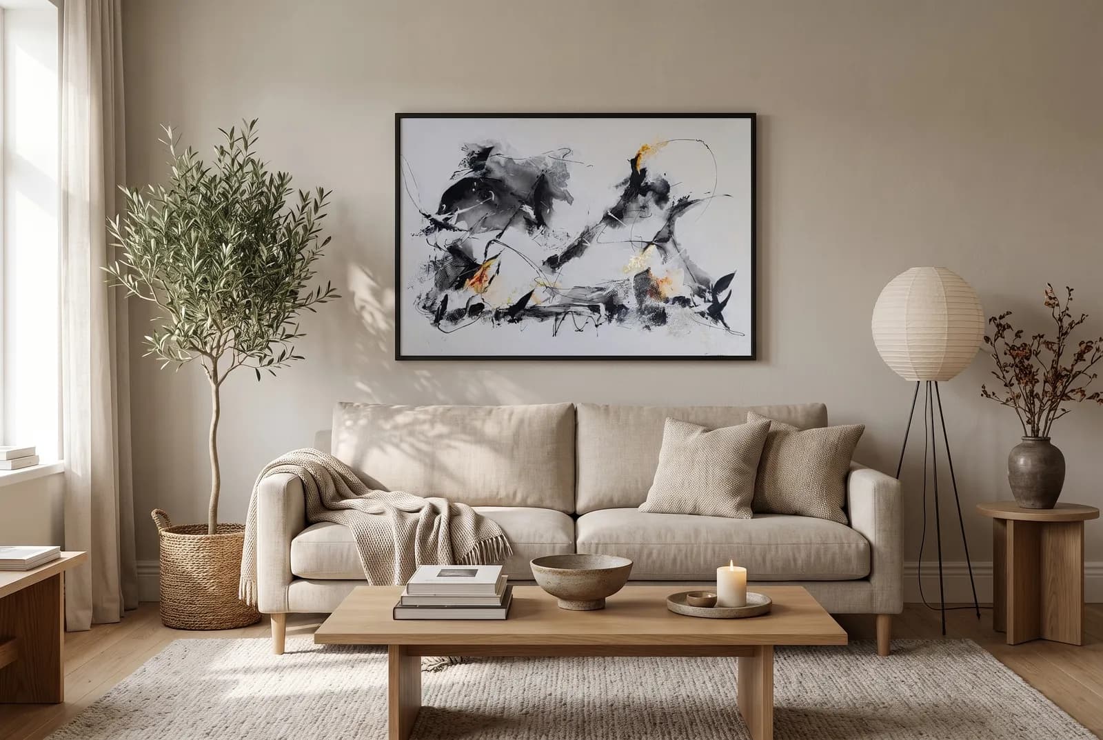 Slika Harmonija, akril na platnu 120 × 80 cm, iznad bež sofe u dnevnoj sobi